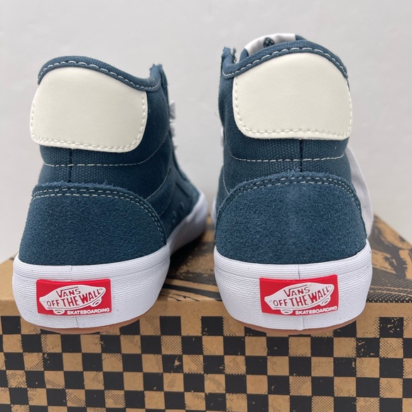 Vans WMNS The Lizzie
Teal Hi Top Sneakers 
VN0A4BX1TEA
 Teal High-Top Sneakers - Picture 14 of 16